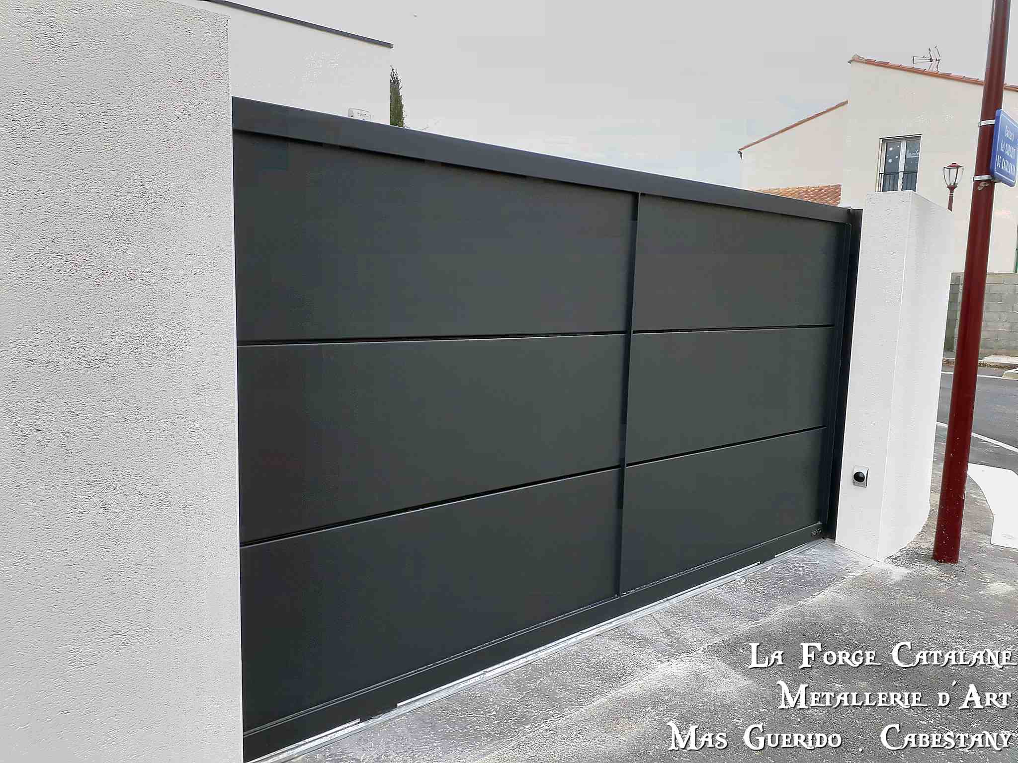 portail caissonne fer thermolaque forge catalane cabestany.jpg